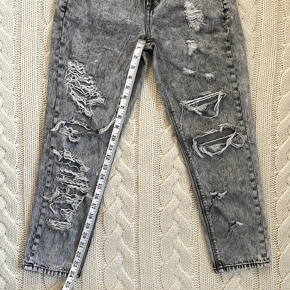 👖2 for $30👖 American Eagle Distressed Grey Denim Mom Jeans - SHORT - Picture 10 of 11